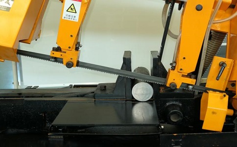 陈场镇数控带锯床自动送料精度会出现偏差吗？